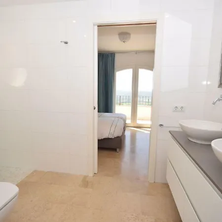 Poolside Near The Coast 산타 크리스티나 다로