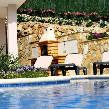 Poolside Near The Coast 빌라 *