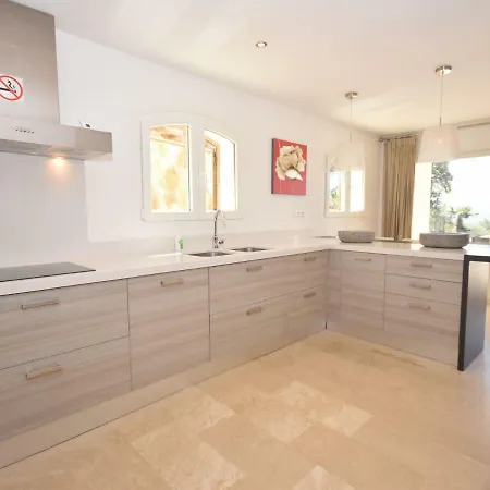 Poolside Near The Coast * 산타 크리스티나 다로