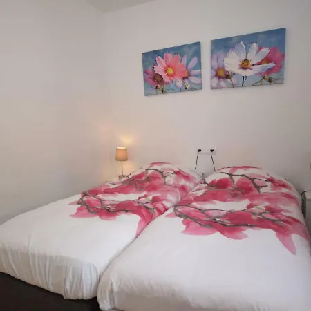 빌라 Poolside Near The Coast